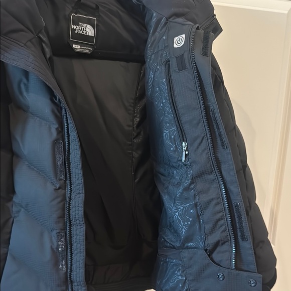 The North Face Black Puffer Jacket - Picture 5 of 9
